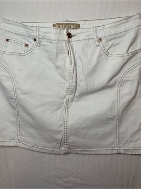 jeanstar White Denim Mini Skirt with Contrast Stitching